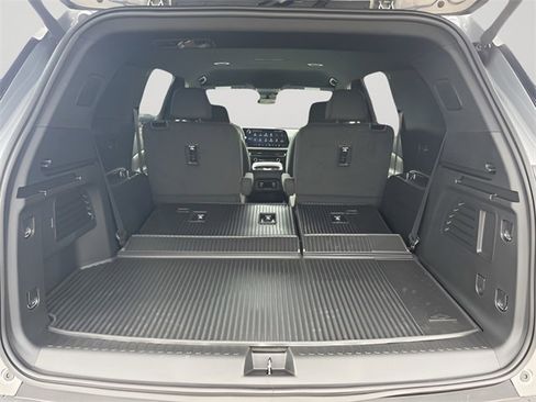 New 2026 Chevrolet Traverse LT w/ Enhanced Driving Package image 8