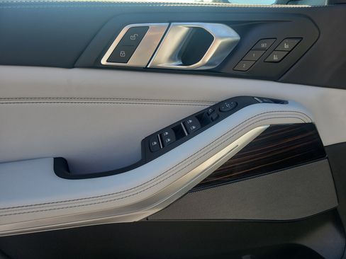 New 2026 BMW X5 xDrive40i w/ Climate Comfort Package image 18