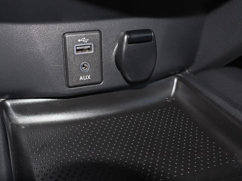 Used 2017 Nissan Rogue SV image 16