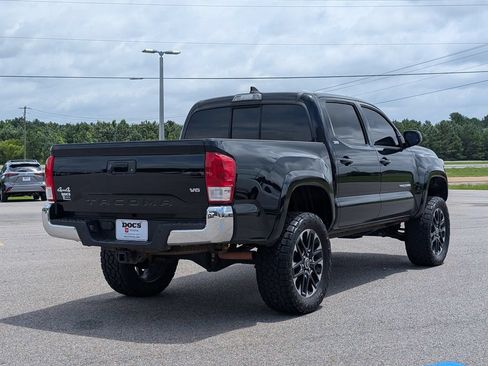 Used 2017 Toyota Tacoma SR5 w/ Tow Package AWD/4WD image 5