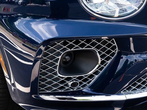 Used 2022 Bentley Bentayga AWD/4WD image 11