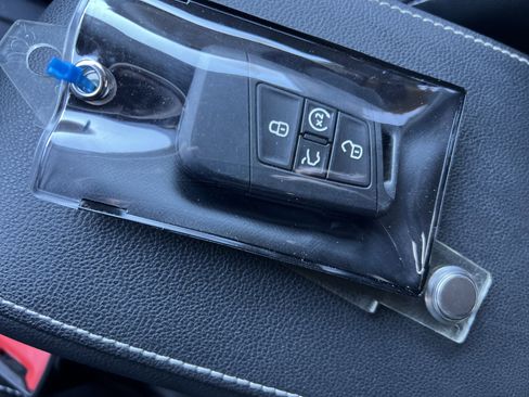 Certified 2023 Volkswagen Taos SE w/ Black Wheel Package image 32