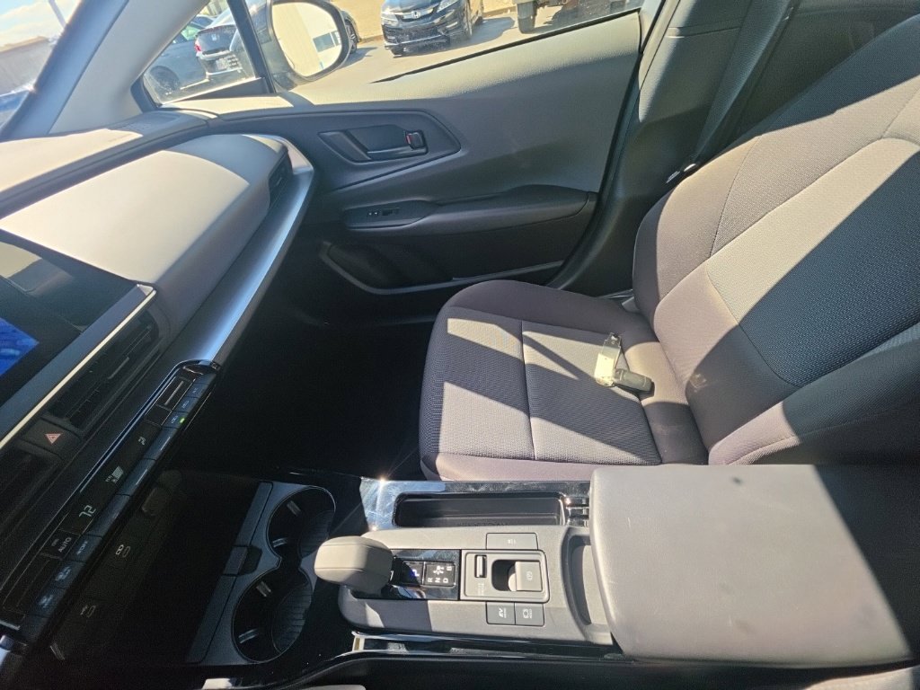 Used 2025 Toyota Prius LE FWD image 22