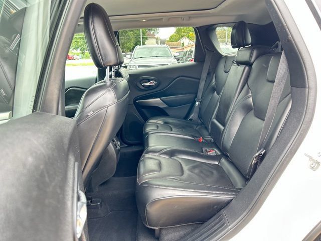 Used 2021 Jeep Cherokee Latitude Lux w/ Sun & Sound Group AWD/4WD image 18