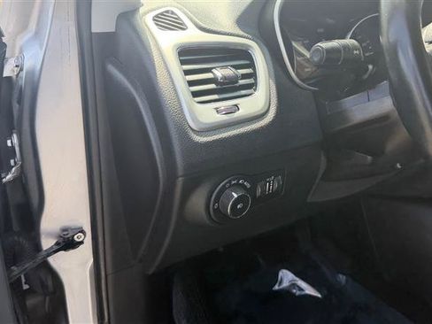 Used 2018 Jeep Compass Latitude w/ Popular Equipment Group AWD/4WD image 8