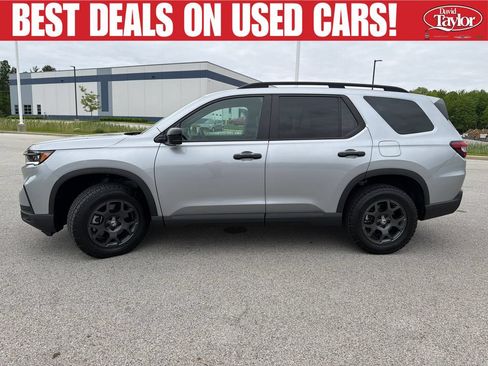 Used 2025 Honda Pilot TrailSport image 7