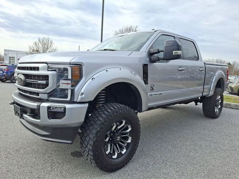 Used 2022 Ford F250 Lariat w/ Black Appearance Package image 3