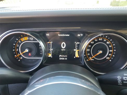 Used 2022 Jeep Wrangler Unlimited Sahara image 25