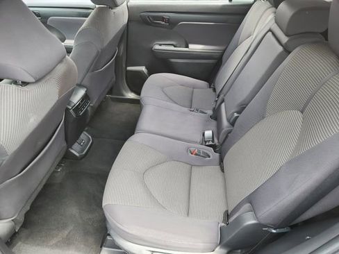 Used 2023 Toyota Highlander LE AWD/4WD image 23