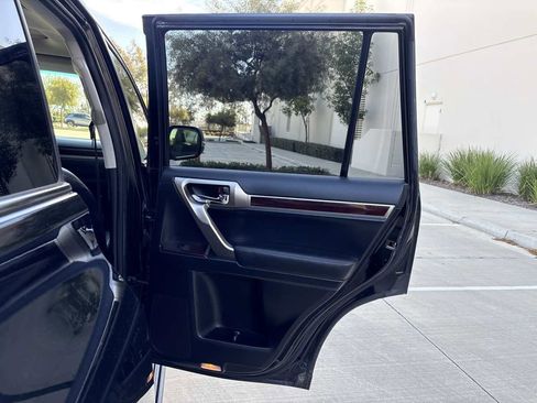 Used 2017 Lexus GX 460 image 15