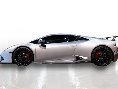 Used 2017 Lamborghini Huracan LP 580-2 image 3