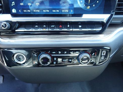 Used 2024 Chevrolet Silverado 1500 LT AWD/4WD image 43