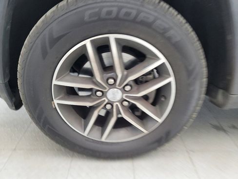 Used 2018 Jeep Grand Cherokee Limited AWD/4WD image 31
