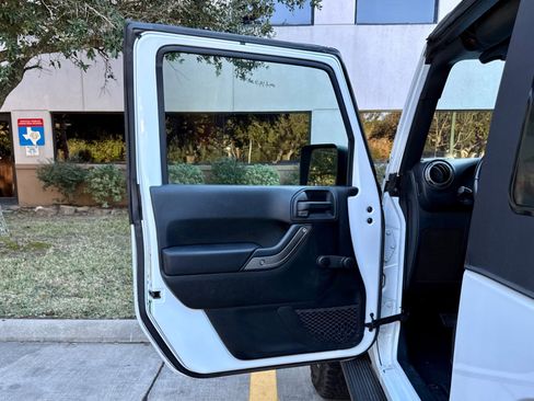 Used 2018 Jeep Wrangler Sport image 17