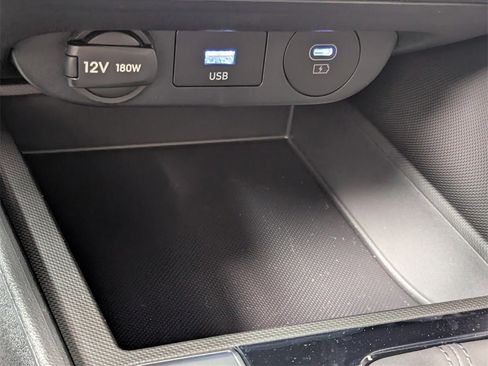 Certified 2025 Hyundai Elantra SE image 22