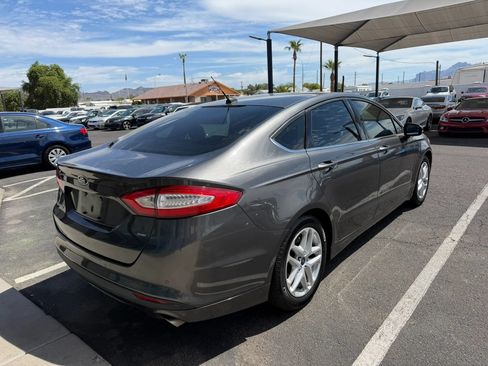 Used 2016 Ford Fusion SE FWD image 10