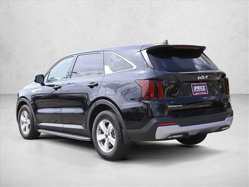 Used 2025 Kia Sorento LX FWD image 7