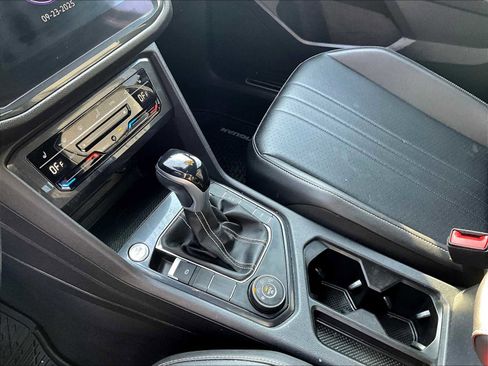 Used 2022 Volkswagen Tiguan SE R-Line image 20