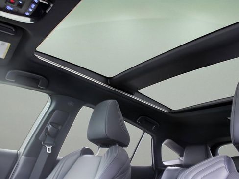 Used 2021 Toyota Venza XLE image 19