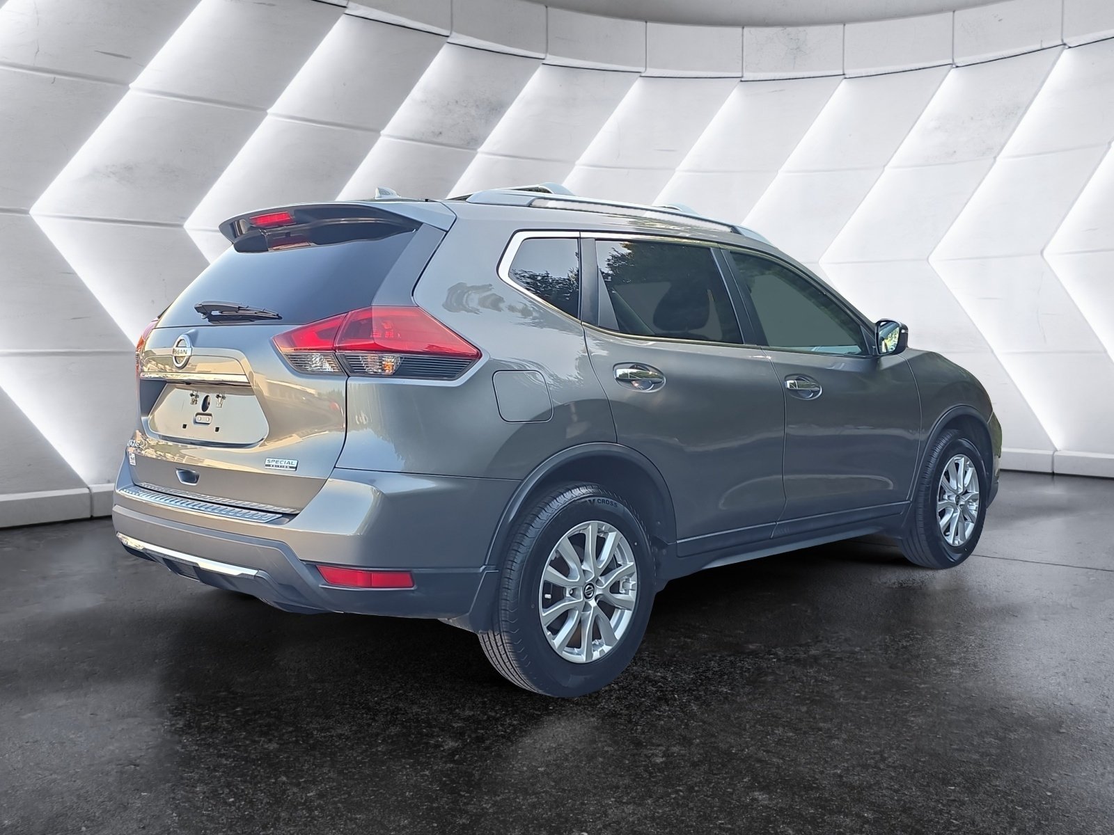 Used 2020 Nissan Rogue S w/ Special Edition Package FWD image 5