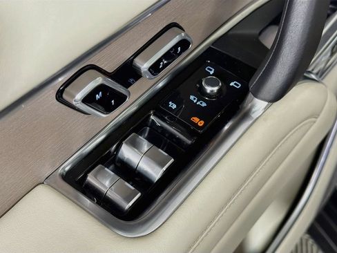 Used 2025 Land Rover Range Rover Long Wheelbase Autobiography AWD/4WD image 18