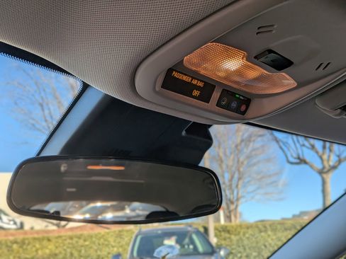 Used 2025 Chevrolet Trax LT w/ LT Convenience Package image 31