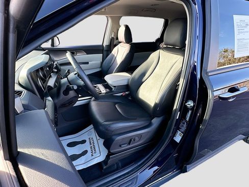Certified 2024 Kia Carnival LX image 18