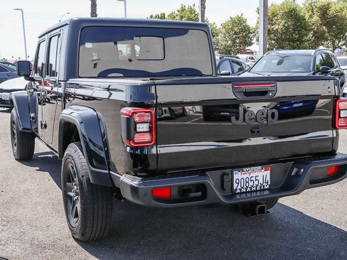 Used 2021 Jeep Gladiator Sport AWD/4WD image 9