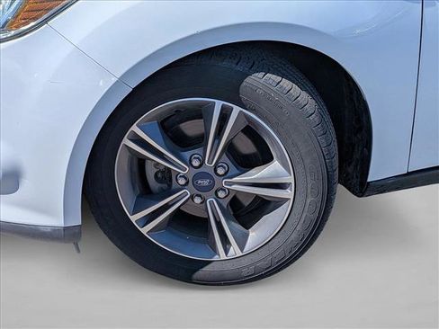 Used 2014 Ford Focus SE w/ SE Sport Package image 9