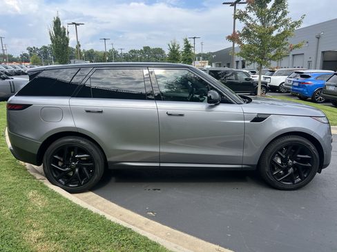 Used 2024 Land Rover Range Rover Sport SE AWD/4WD image 9