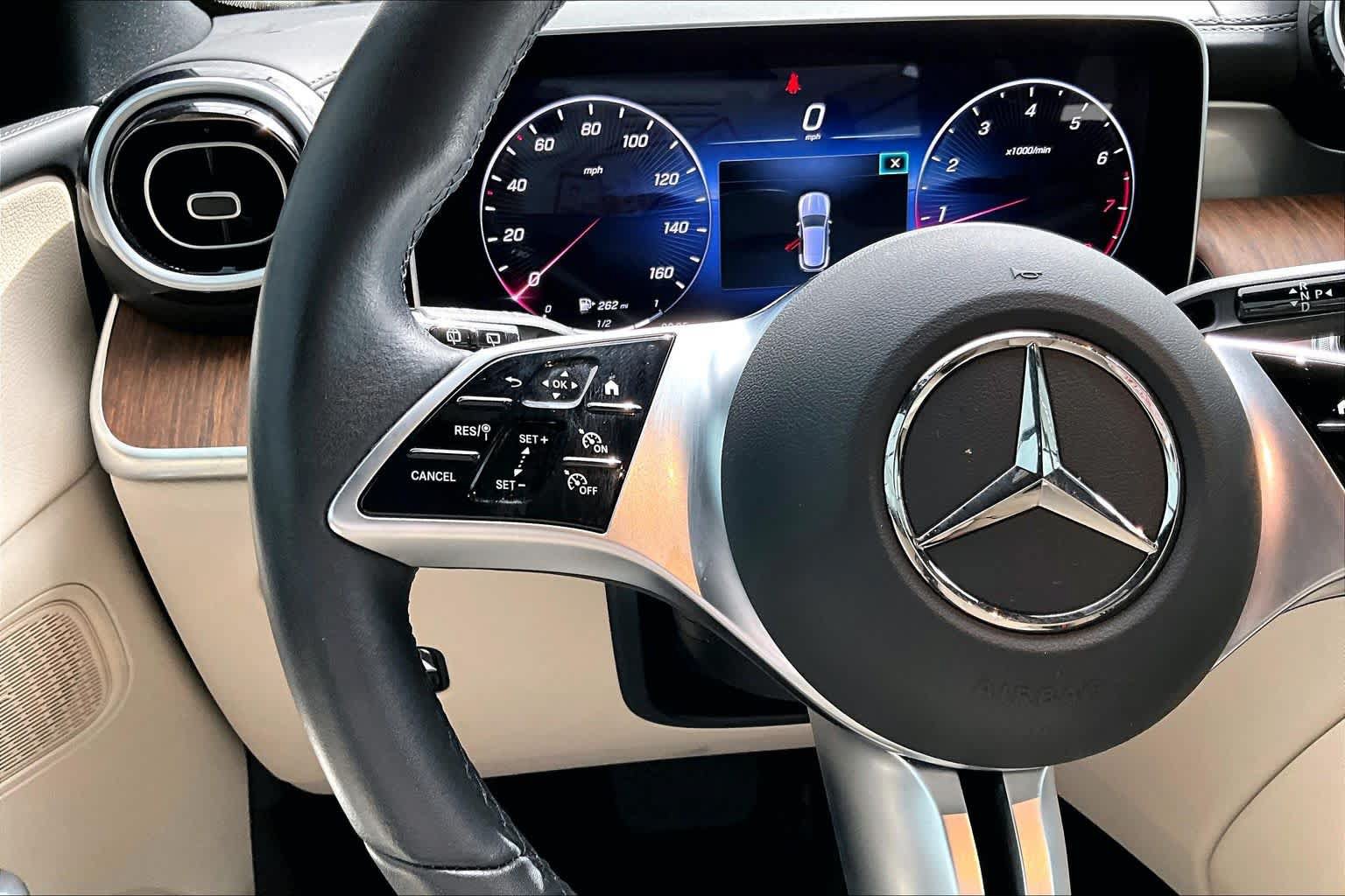 Used 2024 Mercedes-Benz GLC 300 4MATIC image 22