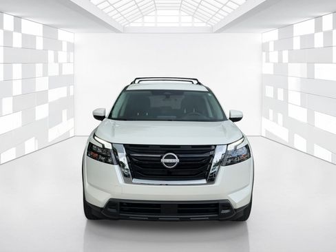 Certified 2024 Nissan Pathfinder SV FWD image 2