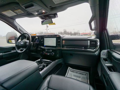 Used 2023 Ford F250 Lariat w/ Black Appearance Package image 18