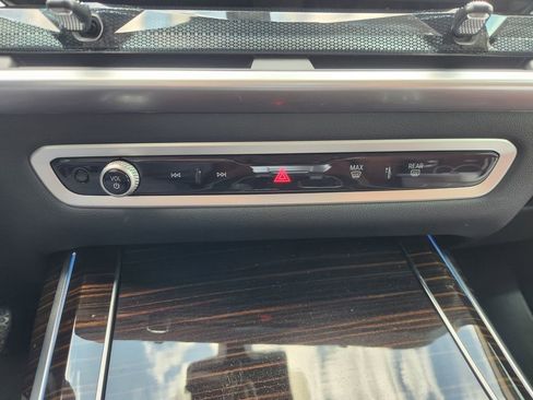 Used 2025 BMW X7 xDrive40i AWD/4WD image 18