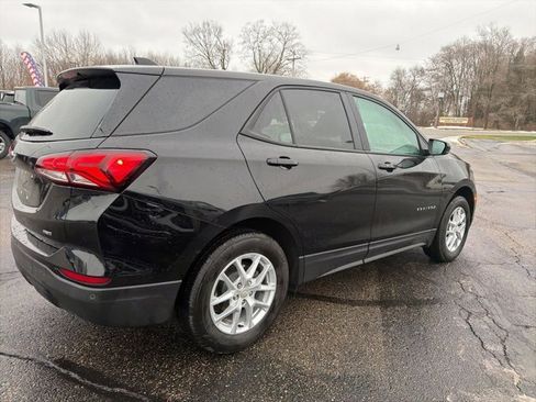 Used 2024 Chevrolet Equinox LS w/ LS Convenience Package image 3