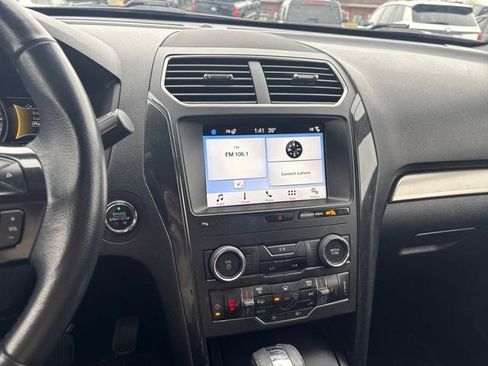 Used 2018 Ford Explorer XLT w/ Equipment Group 202A image 21