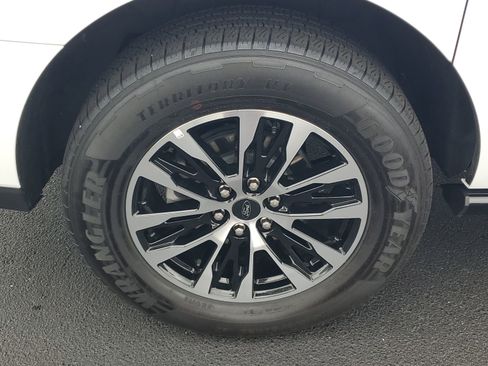 Certified 2025 Ford Expedition Max Platinum AWD/4WD image 5