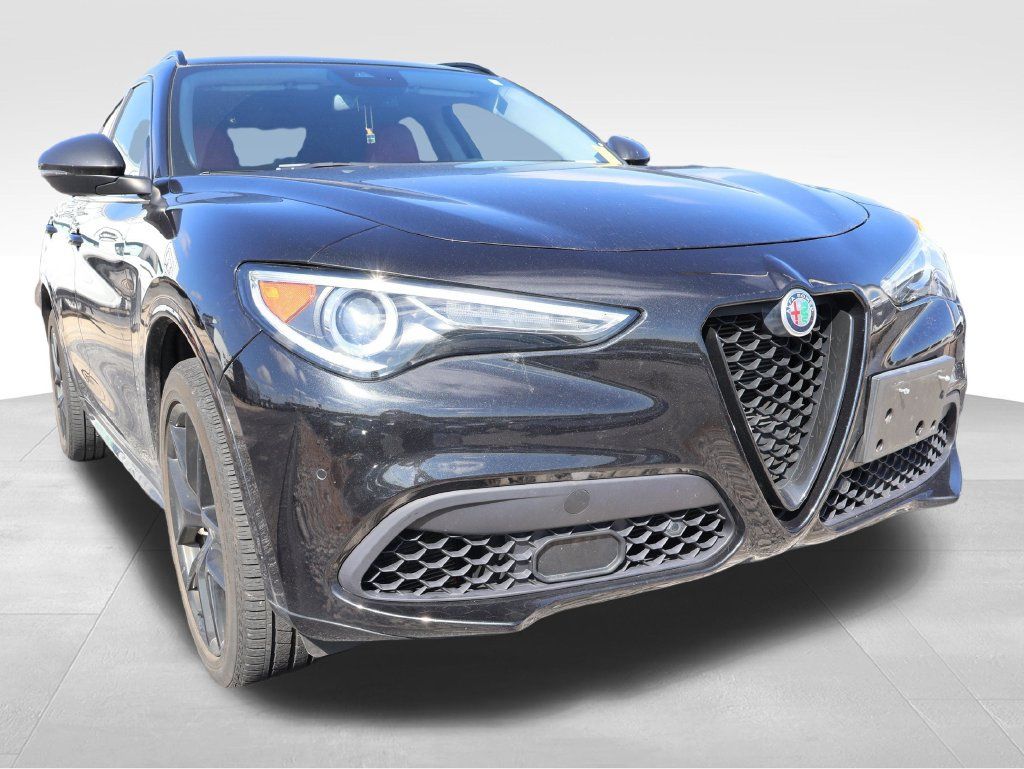 Used 2020 Alfa Romeo Stelvio Ti w/ Nero Edizione AWD/4WD image 6