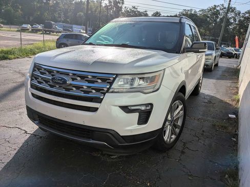 Used 2018 Ford Explorer XLT w/ Equipment Group 202A FWD image 3