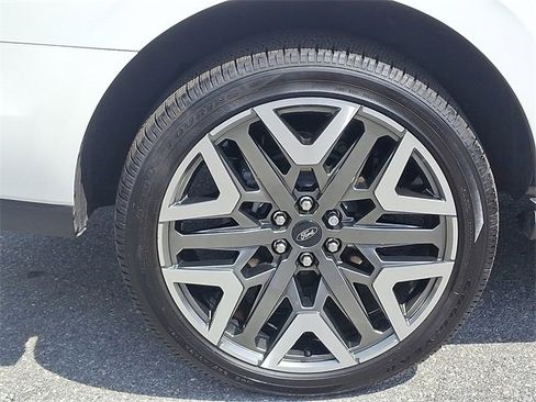 New 2025 Ford Expedition Platinum w/ Platinum Ultimate Package image 5