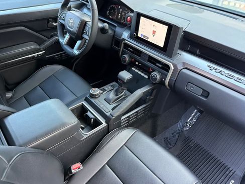 Used 2025 Toyota Tacoma TRD Off-Road AWD/4WD image 16