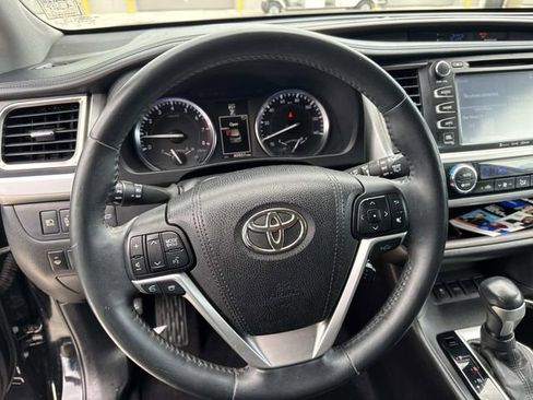 Used 2016 Toyota Highlander Limited Platinum FWD image 22
