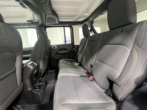 Used 2024 Jeep Wrangler Sahara image 21