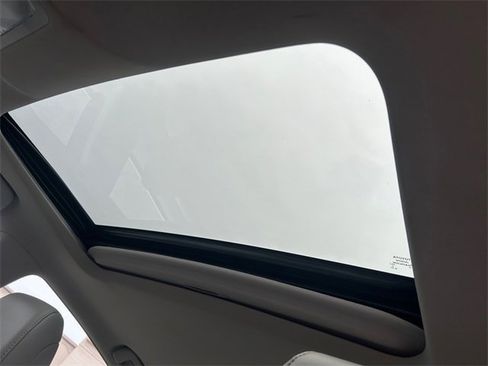 Used 2016 Toyota Avalon Limited image 19