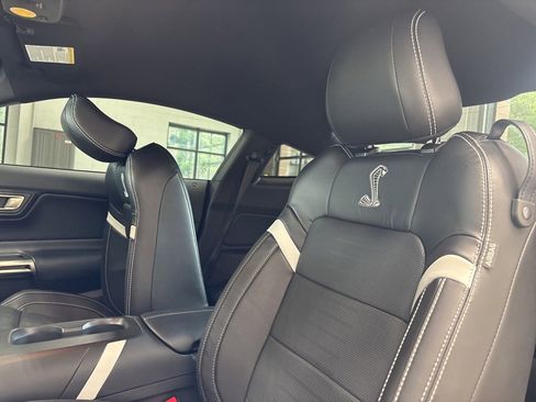 Used 2022 Ford Mustang Shelby GT500 w/ Technology Package image 23