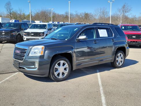 Used 2017 GMC Terrain SLE w/ Convenience Package image 2