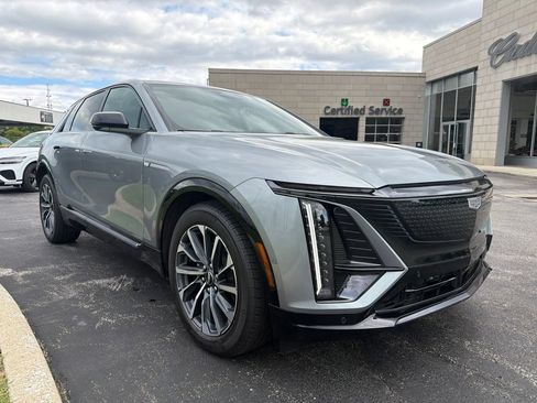 Certified 2025 Cadillac Lyriq Sport w/ LPO, Floor Liner Package AWD/4WD image 4