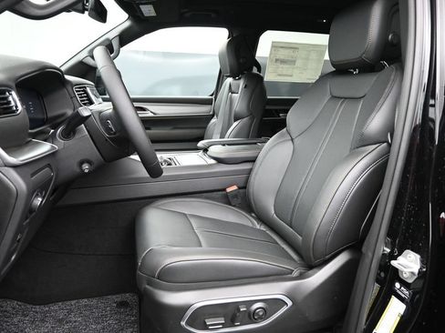 New 2026 Jeep Grand Wagoneer 4WD image 4