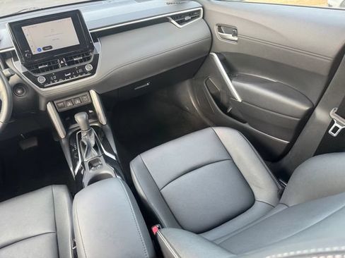 Used 2025 Toyota Corolla Cross XLE FWD image 24
