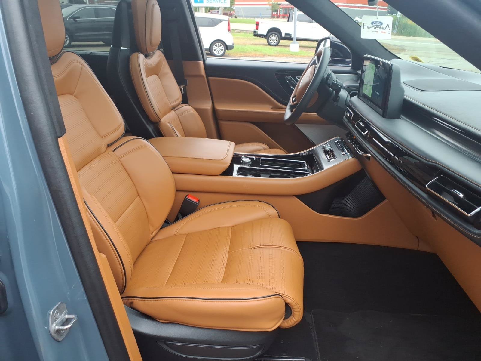 Used 2025 Lincoln Aviator Black Label AWD/4WD image 26